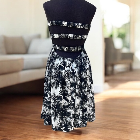 Beach Strapless Dress - Picture 3 of 3